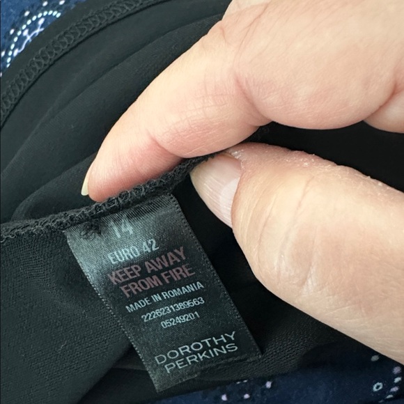 Dorothy Perkins Black Ruffle Sleeve Blouse - Picture 8 of 8